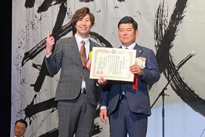 戸田市商工会青年部の入船部長(左)と小林全青連会長(右)の画像